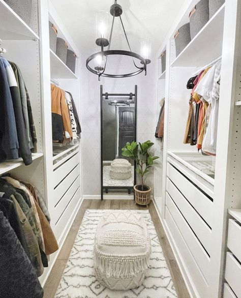 Master Closet Design, Small Walk In Closet, House Closet, Dream Closet Design, Closet Design Layout, Closet Renovation, Closet Layout, Small Closets, Closet Remodel