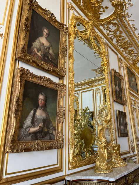 Marie Antoinette Versailles, Versailles Palace Aesthetic, Palace Of Versailles Interior, Palace Of Versailles Aesthetic, Versailles Decor, Historical Collage, Versailles Wallpaper, Versailles Aesthetic, 1800 Aesthetic