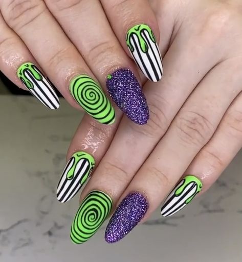 Easy Oogie Boogie Nails, Nettle Juice Nails, Lydia Makeup, Oogie Boogie Nails, Trending Winter Nails, Winter Nails 2023, Witch Purple, Nails 2023 Trends, Marble Acrylic Nails