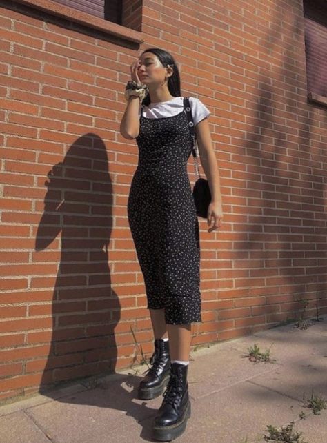 Dresses With Doc Martens, Dresses With Doc Martens Outfits, Dress Doc Martens, Doc Martens Outfit Winter, Doc Martens Outfit Grunge, Doc Martens Outfit Summer, Casual Vintage Outfits, Fantasy Ethereal, Vintage Outfits Dresses