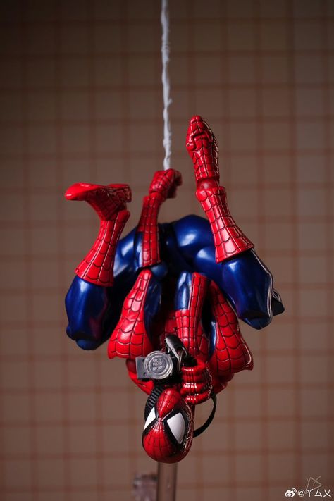 Spider Man Figures, Spiderman Action Figure Poses, Spider Man Action Figures, Spiderman Poses, Spiderman Stuff, Amazing Yamaguchi, Superhero Comics Art, Spiderman Action Figure, Male Art Reference