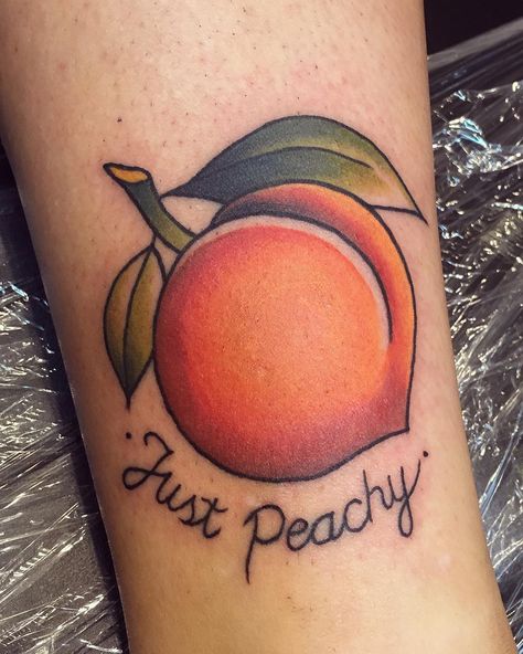 Just peachy peach tattoo Peach Tattoo, Liberty Tattoo, Fruit Tattoo, Tattoo Diy, Famous Tattoo Artists, Food Tattoos, Tattoos For Lovers, Diy Tattoo, Girly Tattoos