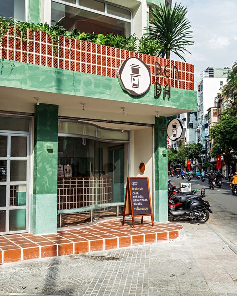 Gallery of Den Da Coffee Shop / KSOUL Studio - 19 Seafood Shop Design, Vinyl Cafe Design, Vietnam Coffee Shop, Cafe Entrance, Entrance Design Ideas, Caffe Design, Cafe India, Vinyl Cafe, Coffee Shop Concept