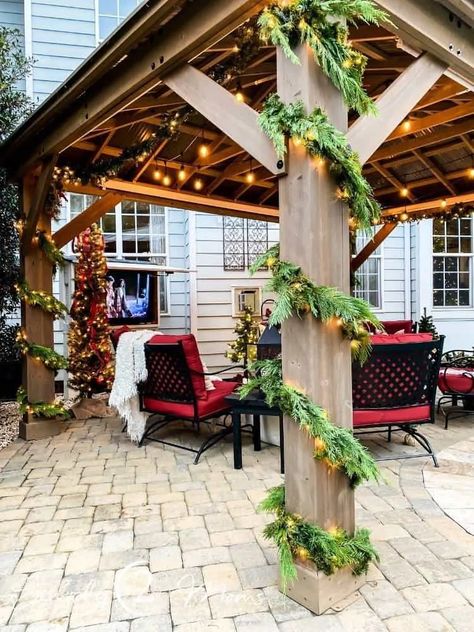 Christmas Decorations For Pergola, Christmas Pool Decorating Ideas, Outdoor Pergola Christmas Decor, Backyard Christmas Decorations, Christmas Pergola Decorations, Pergola Christmas Decorations, Christmas Gazebo Decor, Gazebo Christmas Decorating Ideas, Christmas Backyard Decor