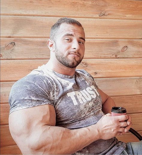 Buff Men Muscle, Buff Guy, Buff Men, Huge Biceps, Muscle Hunks, Men's Fitness, Big Muscles, Country Men, Big Guy