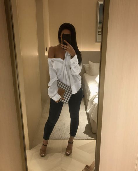 Casual Glamour Style, Glamorous Outfits Classy, Women Evening Outfits, Long Sleeve Club Outfits, Winter Restaurant Outfit, Casual Day Drinking Outfit, Button Down Blouse Outfit, Baddie Outfits Spring, Dinner Clothes Outfits Night