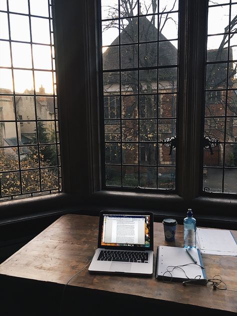 Wallpaper Laptop, College Study, Study Space, Study Tips College, Dark Academia Aesthetic, Academia Aesthetic, Study Hard, Study Inspiration, Bad Habits