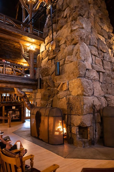 13 Best Reasons to Stay at the Old Faithful Inn in Yellowstone National Park — This Here Town Yellowstone Lodging, Old Faithful Inn, Montana Travel Guide, Yellowstone Itinerary, Things To Do In Yellowstone, Best Rooms, Montana Vacation, Montana Travel, Reasons To Stay