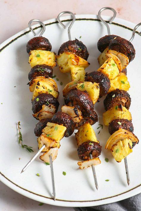 Mushroom Kebabs Skewers, Vegan Shish Kabobs, Vegan Skewers, Jerk Mushrooms, Vegan Kabobs, Mushroom Side Dish, Mushroom Skewers, Grill Night, Mushroom Kabobs