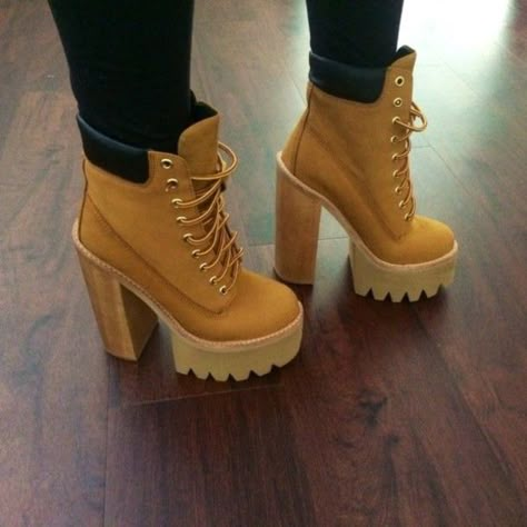 Timberlands @esmereearielle Timberland Heels, Timberland Boots Outfit, Cute Shoes Heels, Chunky Heels Boots, Hype Shoes, Girly Shoes, Cute Boots, Cowboy Boots Women, Fashion Heels