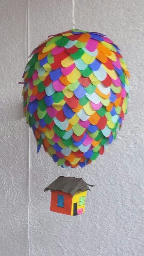 Piñata Up Cool Pinata Ideas, Round Pinata Ideas, Cute Piñatas, Piñata Designs, Piniata Ideas, Paper Mache Pinata, Balloon Pinata, Homemade Pinata, Pinata Ideas