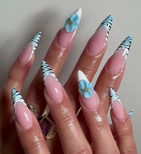 Almond Shaped Nails Designs Blue, Blue Nail Inspo Almond, Nail Trends 2024 Fall, Nail Coffin Shape, Nails Shape Coffin, Almond Nails Blue, Pink Nails Fall, Shirt Nails, Blue Stiletto Nails