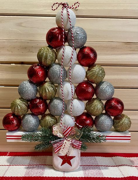 Christmas Ball Christmas Tree, Christmas Ball Ornament Tree Diy, Christmas Tree Made Of Ornaments, Ornament Christmas Tree Diy, Diy Ornament Tree, Christmas Ball Tree, Christmas Snowflakes Crafts, Ornament Trees, Diy Christmas Ball