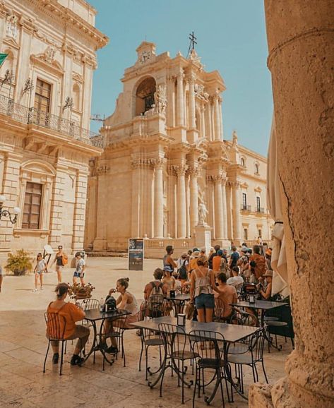 IG ITALIA — 📷 @anothermel 📍 #Ortigia ⠀ Ortigia è un'isola,... Sicily Italy Aesthetic, Golden City, Italy Aesthetic, Sicily Italy, Italian Summer, Sardinia, Winter Sports, Palermo, Sicily