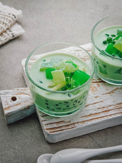 Buko Pandan Recipe, Buko Pandan, Green Dessert, Filipino Food Dessert, Green Desserts, Green Coconut, Coconut Dessert, Coconut Desserts, Thai Tea