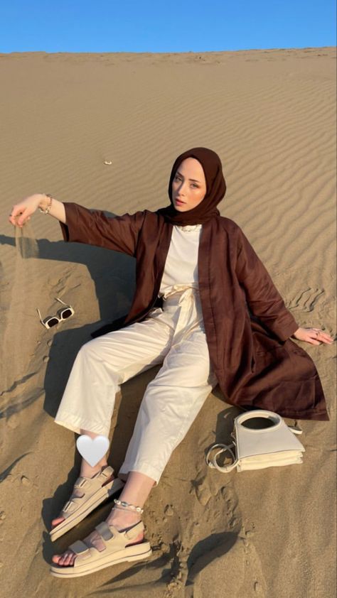 Hijabi Summer Outfits, Hijabi Fashion Summer, Beige Pants Outfit, Hijabi Fashion Casual, Beige Outfit, Casual Hijab Outfit, Muslim Fashion Outfits, Modest Wear, Hijab Fashion Inspiration