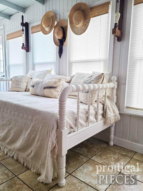 Bed Frame Repurpose Ideas, Antique Bed Frame Repurposed, Full Bed Into Daybed, Twin Bed Into Daybed Diy, Turn Twin Bed Into Day Bed, Diy Day Bed Frame, Upcycle Bed Frame, Diy Daybed Frame, Diy Daybed Ideas