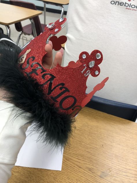 Spider Man Senior Crown, Simple Senior Crown Ideas, Disney Senior Crown Ideas, Cute Senior Crown Ideas, Senior Crowns For Guys, Spiderman Senior Crown, Senior Crown Ideas Aesthetic, Red Senior Crown Ideas, Senior Year Crown Ideas