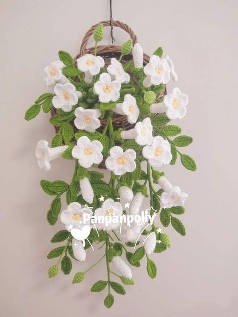 Crochet Plants, Crochet Garden, Flowers Hanging, Crochet White, Crochet Flowers Free Pattern, Knitting For Beginners Patterns, Crochet Bouquet, Crochet Leaves, Crochet Plant