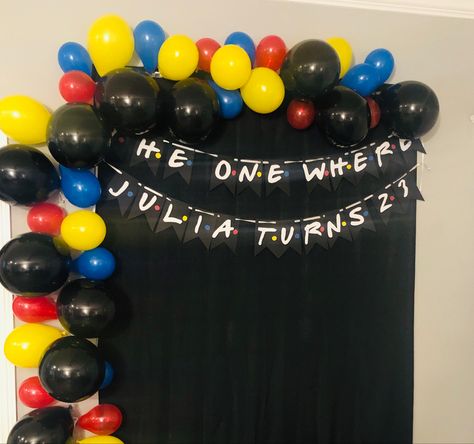 Friends Backdrop Ideas, Friends Tv Show Balloon Garland, Friends Balloon Arch, Friends Theme Photo Backdrop, Friends Graduation Party Theme, Friends Theme Birthday Party, Friends Birthday Decorations, Birthday Decorations Balloons, Friends Balloons