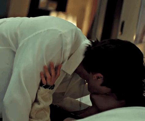 Kdrama Kiss, Anime Kiss Gif, Kiss Gif, Old Fashioned Love, Drama Gif, Cute Romance, Cute Couples Cuddling, 사진 촬영 포즈, Kpop Couples