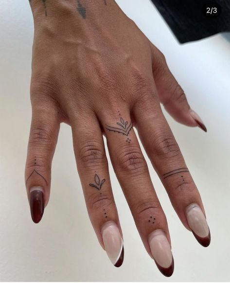 Finger Tattoo Placement, Tattoo Ideas Finger, Pretty Tattoo Ideas, Finger Tattoos For Women, Above Elbow Tattoo, Finger Tattoo Ideas, Tattoos Finger, Simple Hand Tattoos, Toe Tattoos