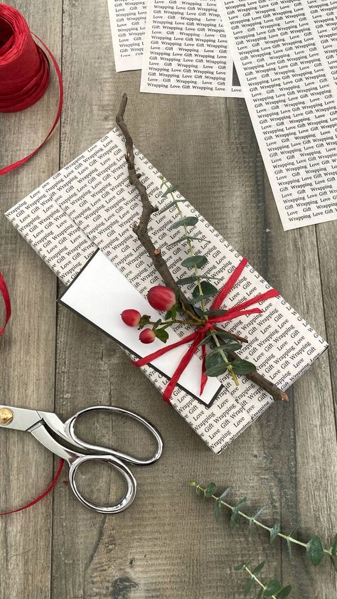 Newspaper Diy, Gift Rap, Newspaper Wrapping, Husband Birthday Surprise, Birthday Morning Surprise, Birthday Surprise Boyfriend, Eco Friendly Gift Wrapping, Girlfriend Surprise, Creative Gift Wraps