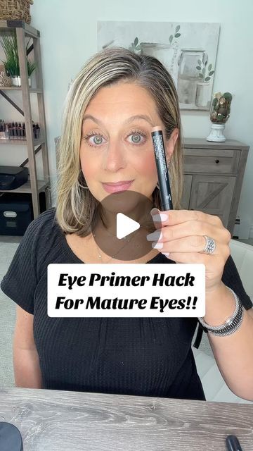 Jamie O'Donnell on Instagram: "Eye Primer Hack For Mature Eyes!! Say H101 for info!!
•
•
•

#hoodedeyes #mature #over40 #over50 #hack #hoodedeyesmakeup #makeuptrends #makeuptips  #makeup #makeuptutorial #matureskin #over50makeup #matureskinmakeup #makeuphack #eyeprimer #easymakeup #eyeshadow #beginnermakeup #eyeshadowtutorial #antiaging #neutralmakeup" Applying Eye Shadow Over 50, Older Makeup Over 50, Eye Makeup For Older Women Over 50, Eyeliner Over 40 For Women, Makeup For 50 Year Old Women, Eye Makeup For 60 Year Old Women, Avon Makeup Tutorial, Makeup For 50 Year Old, Best Eye Primer