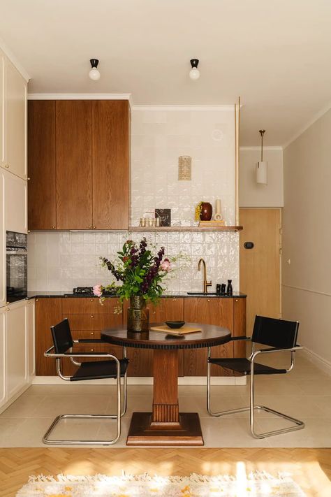 A Timeless Apartment Makeover with Midcentury Flair - Mid Century Home Bauhaus Interior, Strategic Design, Design Tricks, Apartment Makeover, Interior Vintage, Vintage Interior, Apartment Kitchen, Maximize Space, Mid Century House