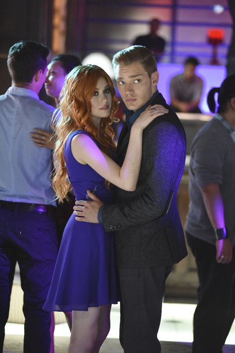 Clary Und Jace, Shadowhunters Tv Series, Clary Y Jace, Shadowhunters Series, Clary And Jace, Shadowhunters Tv Show, Dominic Sherwood, Cassandra Clare Books, Jace Wayland