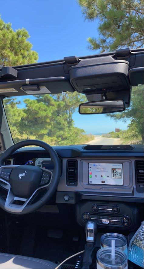 Ford Bronco Aesthetic Interior, New Ford Bronco Aesthetic, Ford Bronco Sport Aesthetic, Blacked Out Bronco, Bronco Ford Aesthetic, Ford Bronco Interior, White Bronco, Bronco Car, New Bronco