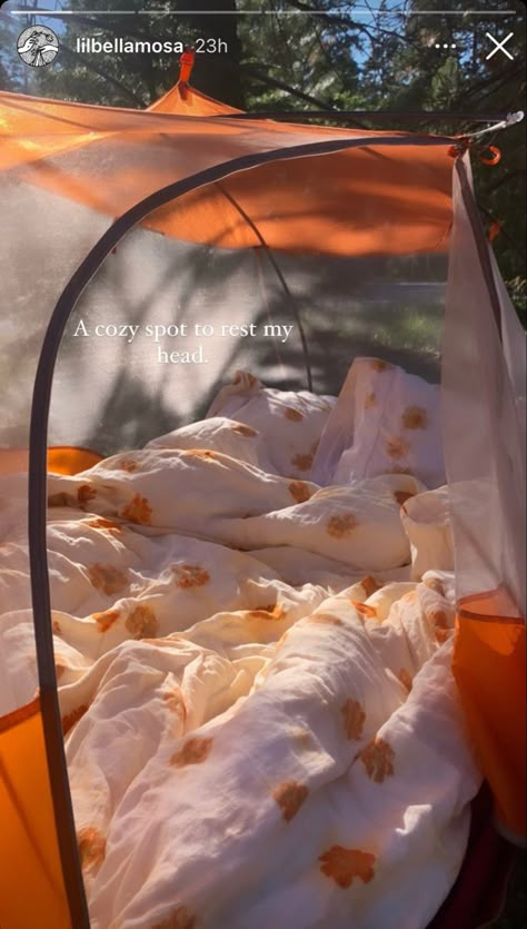 Tent Camping Astethic, Aesthetic Tent Camping, Camping Holiday Aesthetic, Tent Decorating Ideas Camping Aesthetic, Camp Tent Aesthetic, Tent Astetic, Camping With Friends Aesthetic Tent, Trailer Camping Aesthetic, Fall Tent Camping