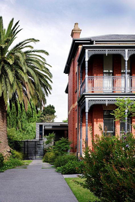 10 homes where old meets new | Belle Lovely Kitchen, Mediterranean Style Homes, Exterior Renovation, Heritage House, L Shaped Kitchen, Rear Extension, Melbourne House, Victorian Terrace, Home Renovations