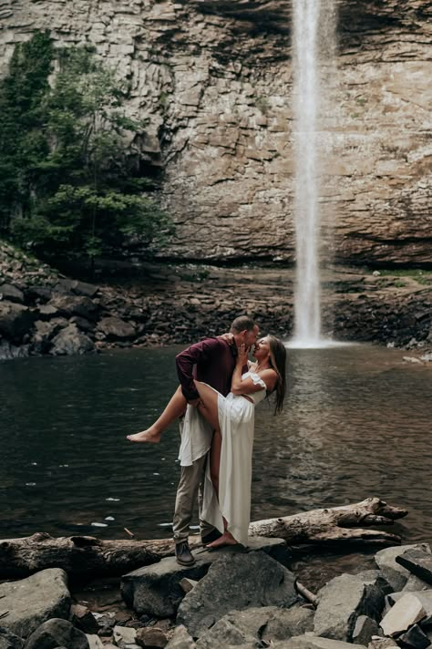 Creek Wedding Photos, Fairytale Engagement Photos, Waterfall Wedding Photos, Waterfall Picture Ideas Couple, Waterfall Photoshoot Ideas, River Engagement Pictures, Engagement Photoshoot Ideas Waterfall, Adventurous Engagement Photos, Wedding Waterfall Photos