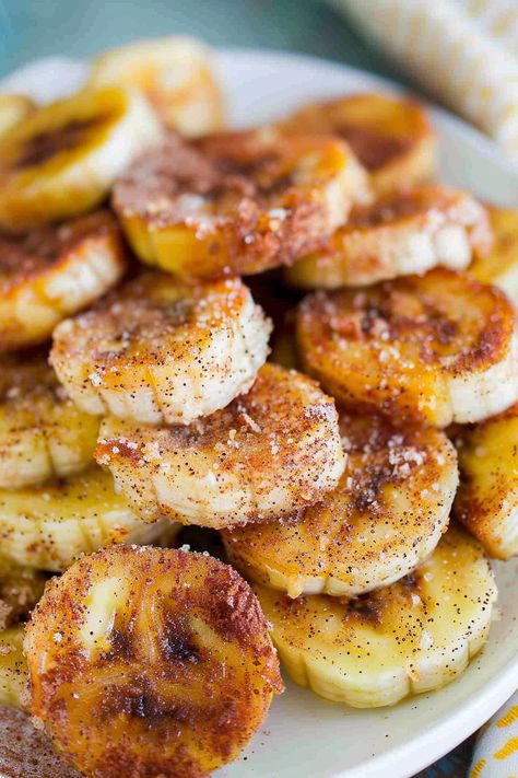 Green Tea Muffins, Cinnamon Bananas, Cooking Bananas, Banana Snacks, Banana Treats, Healthy Dessert Recipes Easy, Banana Fritters, Fried Bananas, Caramelized Bananas