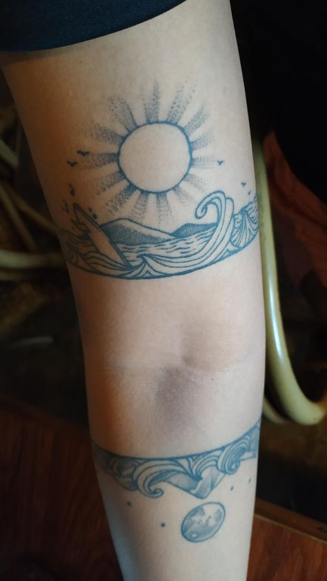 Sea Band Tattoo, Moon And Sea Tattoo, Sun And Sea Tattoo, Kayak Tattoo, Thigh Band Tattoo, Beach Inspired Tattoos, Beach Tattoo Ideas, Anatomical Tattoos, Thigh Band