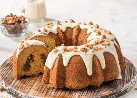 bundt cake Loopy Whisk, Brown Sugar Pound Cake, Sweet Potato Pound Cake, Cane Syrup, Banana Bundt Cake, Candied Pecans Recipe, Banana Bundt, Cheese Pound Cake, Glazed Pecans