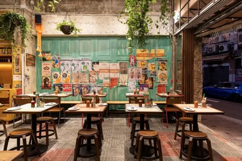 Chinese Cafe, Hong Kong Restaurant, Thai Cafe, Street Food Design, Hong Kong Street, Noodle Restaurant, Noodle Bar, Small Restaurant, Barbecue Pork