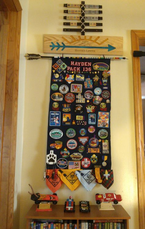 Arrow of Light, Webelos, Cub Scout Belt Loop Display, Cub Scout Patch Display. Cub Scout Patches, Arrow Of Light Ceremony, Patch Display, Court Of Honor Ideas, Cub Scouts Wolf, Cub Scouts Bear, Eagle Ceremony, Boy Scouts Eagle, Cub Scouts Tiger