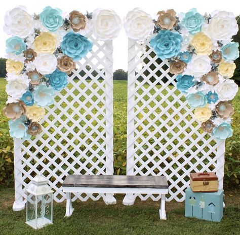 Lattice Picture Display, Lattice Photo Backdrop, Lattice Backdrop Ideas, Lattice Backdrop, Diy Party Background, 25th Wedding Anniversary Decorations, Cheer Banquet, Lattice Wall, Ladies Tea