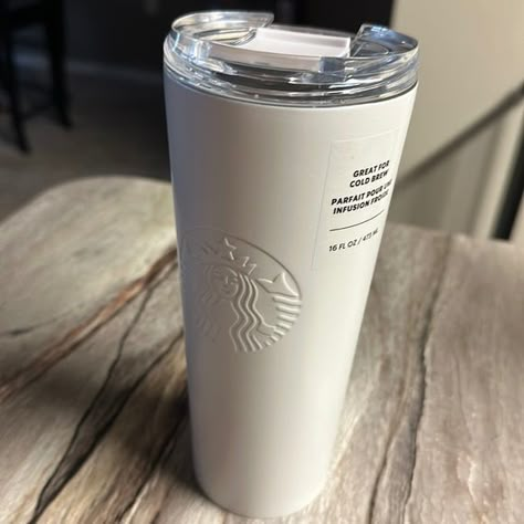 Starbucks Pearl Ice White Iridescent Glitter Tumbler Starbucks Insulated Tumbler, Coffee Cup Starbucks, Tumbler Cups Aesthetic, Starbucks Cups 2023, Cute Starbucks Cups, White Starbucks Cup, Starbucks Cup Aesthetic, Vaso Starbucks, Starbucks Thermos