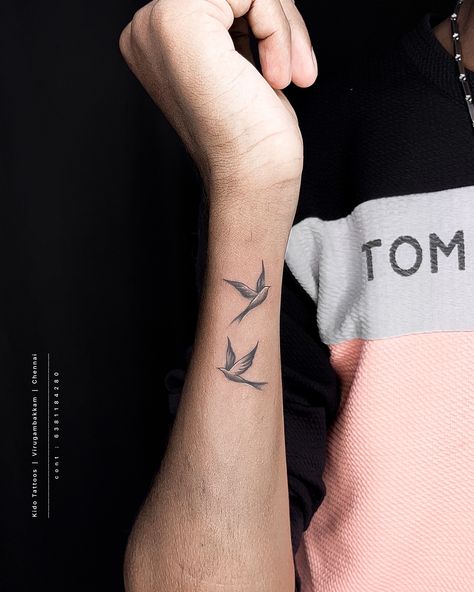 Bird Tattoo Birds Of A Feather Tattoo, Barn Swallow Tattoo, A Feather Tattoo, Tattoo Wrist, Swallow Tattoo, Barn Swallow, Bird Tattoo, Feather Tattoo, Paper Birds