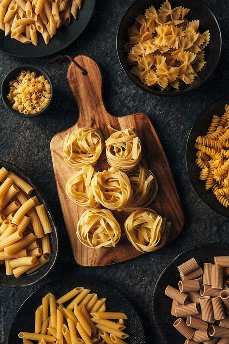 Different Types Of Pasta, Italian Food Photography, Types Of Pasta, Food Photography Composition, Amazing Food Photography, Baking Photography, Restaurant Lunch, Homemade Foods, Pasta Spaghetti