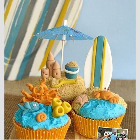 Sand Castle Cupcakes Piped Cupcakes, Diy Frosting, Castle Cupcakes, Cupcakes Icing, Beach Theme Cupcakes, Frosting Cupcakes, Frosting Ideas, Beach Cupcakes, Summer Cupcakes