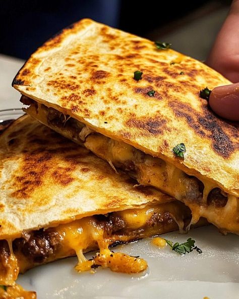 These crispy oven-baked quesadillas are the perfect blend of melty cheese and crispy tortilla, offering a satisfying crunch with every bite. Whether you prefer them filled with chicken, veggies, or just loads of cheese, they are versatile and delicious. Baked Cheese Quesadilla Oven, Baked Quesadilla Oven, Oven Quesadillas, Baked Quesadillas, Baked Quesadilla, Veggie Quesadilla, Chicken Veggies, Melty Cheese, Sandwiches Wraps