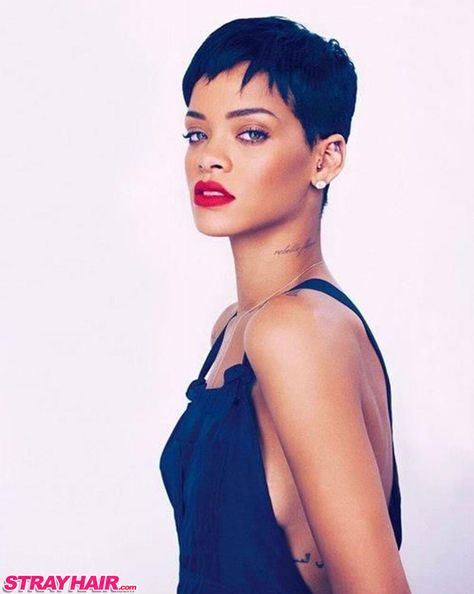 Rihanna Short Hair Uneven Sexy Pixy Cut Rihanna Short Hairstyles, Rihanna Short Haircut, Rihanna Pixie, Rihanna Short Hair, Rihanna Hairstyles, Square Face Hairstyles, Athletic Hairstyles, Penteado Cabelo Curto, Red Lipstick