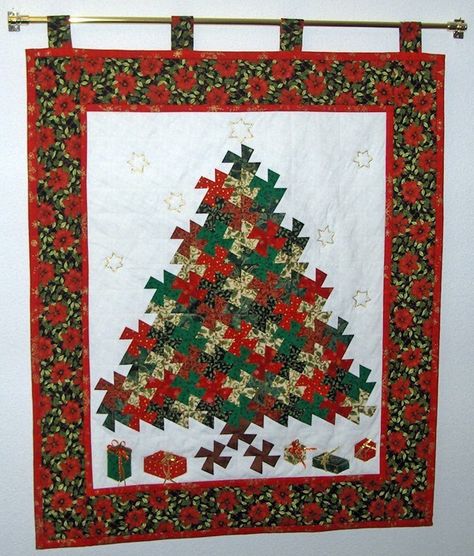 6 Christmas Quilts Using the Twister Template – Quilting Twister Quilts, Christmas Quilting Projects, Christmas Tree Quilt, Christmas Patchwork, Christmas Quilt Patterns, Quilt Care, Pinwheel Quilt, Miniature Quilts, Holiday Quilts