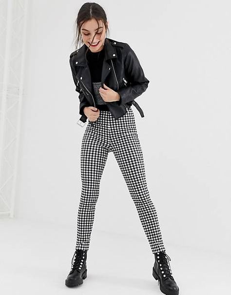 Plaid Pants Outfit, Gingham Outfit, Gingham Pants, Checkered Pants, Outfit Mujer, Legging Outfits, Elegante Casual, Looks Black, Clothes Women