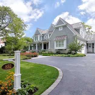 Highland Park Nantucket - traditional - exterior - chicago - Highgate Builders Circle Driveway Landscaping, Front Driveway Ideas, Circle Driveway, Chicago Park, Asphalt Driveway, Driveway Lighting, Driveway Entrance, Driveway Design, Driveway Landscaping