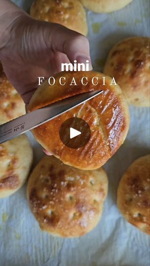 Mini Focaccia, Yummy Bread, Biscuit Bread, Biscuit Rolls, Baking Substitutes, Flaky Salt, Fry Bread, Mini Loaf, How To Double A Recipe